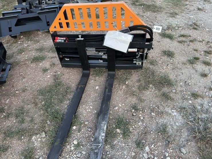 wolverine,-pfa-11-3300g,-hydraulic-pallet-forks.-image-1