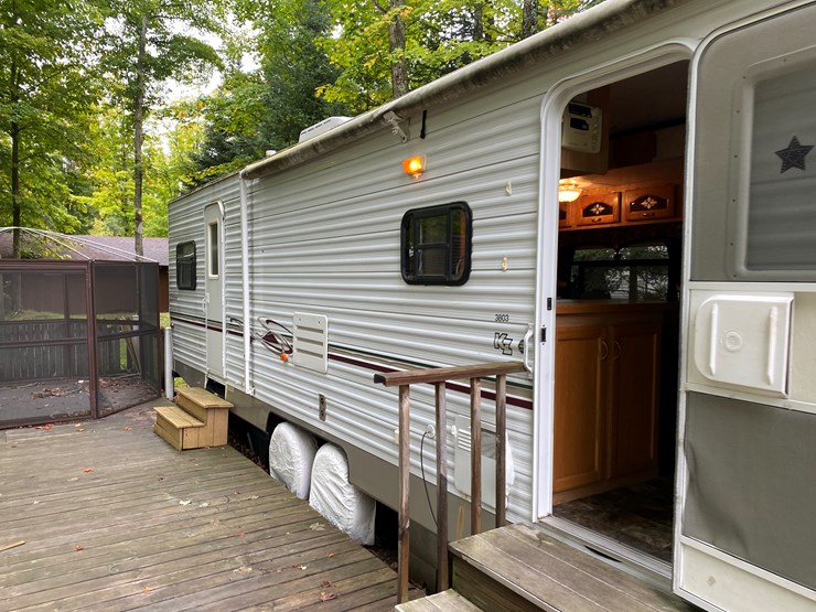 #3302-•-2004-k2-incorporated-sportsman-3803-camper-has-wi-title-(three-lakes,-wi)-image-4