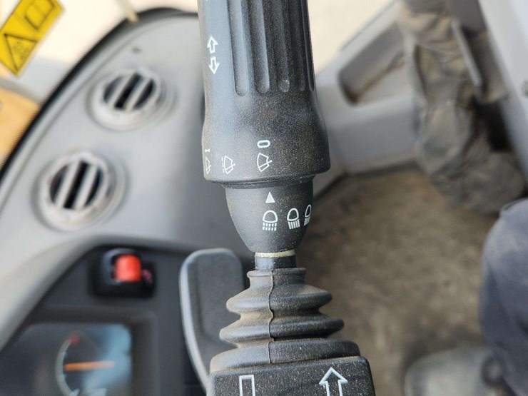 2015-volvo-l70g-image-12
