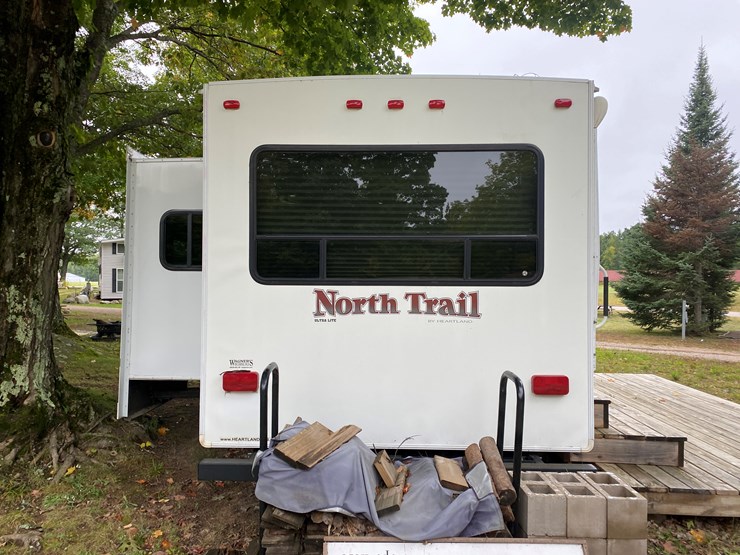#3300-•-2012-north-trail-caliber-26lrss-camper-(has-mi-title)-(three-lakes,-wi)-image-10