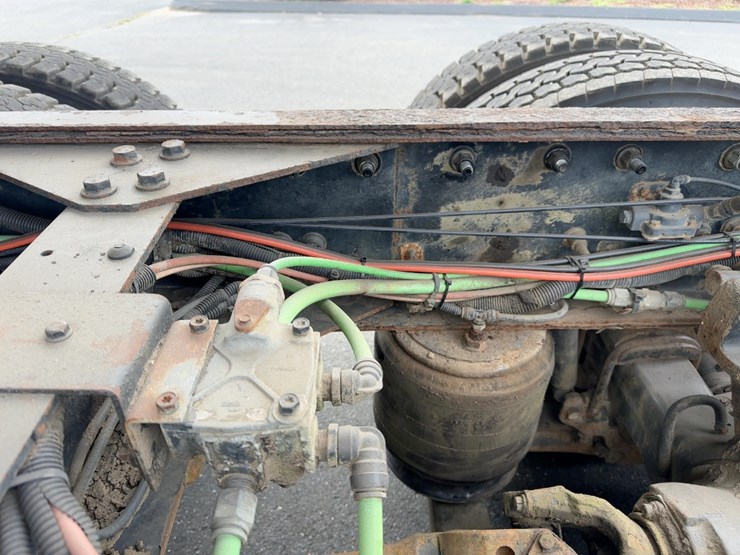 2014-caterpillar-ct660-image-24