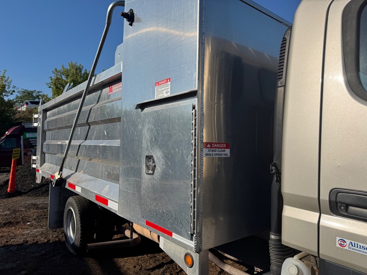 #3240-•-2020-mitsubishi-fuso-canter-truck-(has-wi-title)-(waukesha,-wi)-image-16