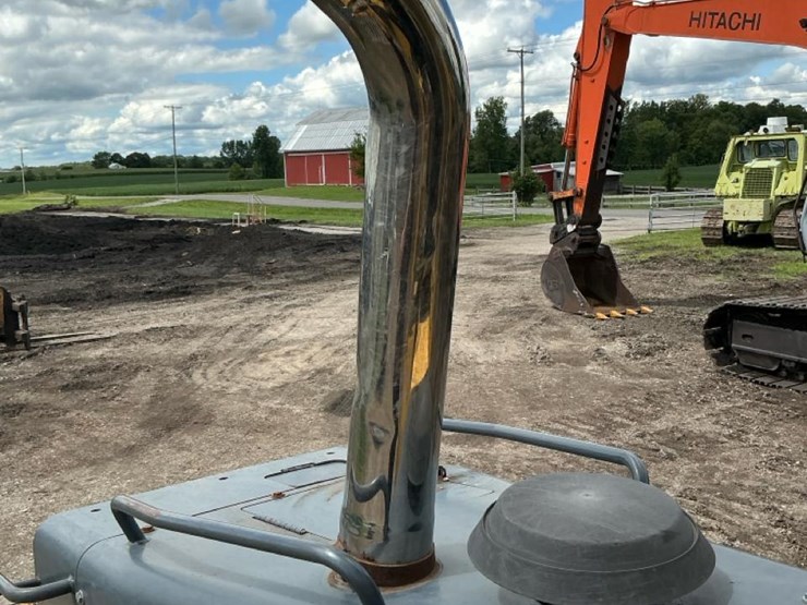 2002-deere-700h-image-57