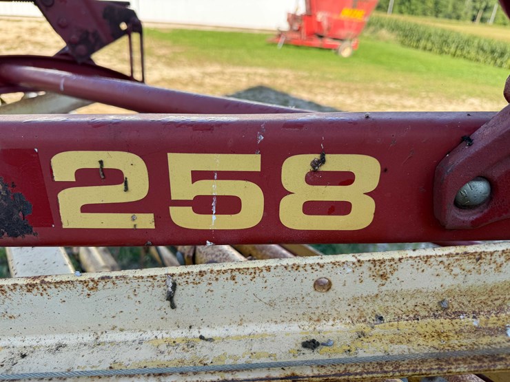 new-holland-258-image-4