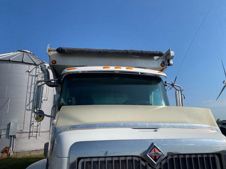 2002-ih-9200i-quad-axle-dump-truck-image-9