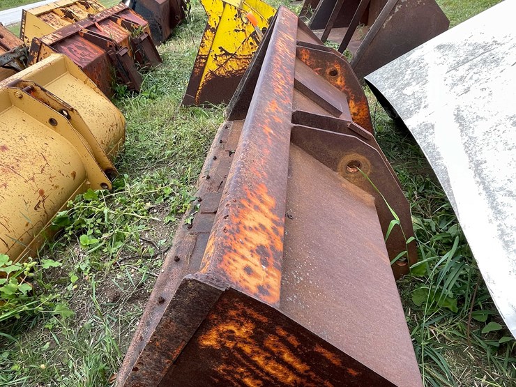 #1142-•-front-loader-bucket-attachment-image-9