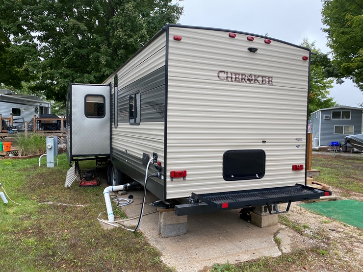 #3304-•-2016-cherokee-limited-274vfk-camper-(has-wi-title)-(three-lakes,-wi)-image-5