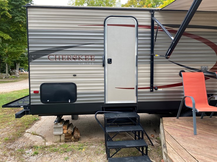 #3304-•-2016-cherokee-limited-274vfk-camper-(has-wi-title)-(three-lakes,-wi)-image-14