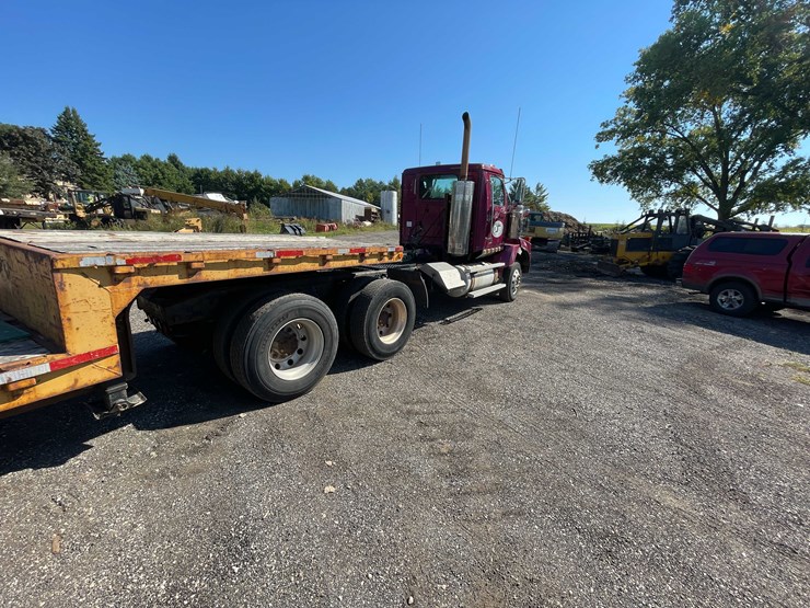 #2270-•-2011-western-star-semi-tractor-(has-wi-title)-(forestville,-wi)-image-4