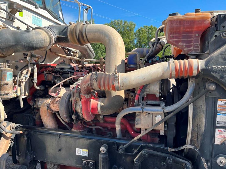 2012-peterbilt-388-image-10