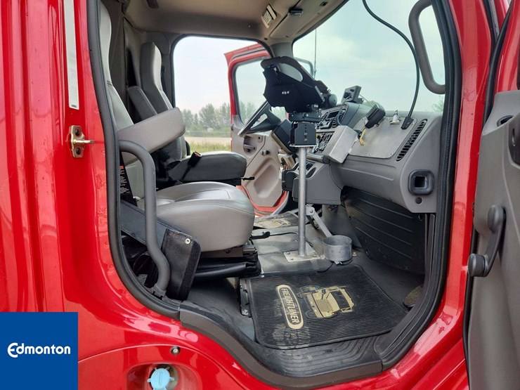 2004-freightliner-m2-106-s/a-emergency-support-truck-image-19