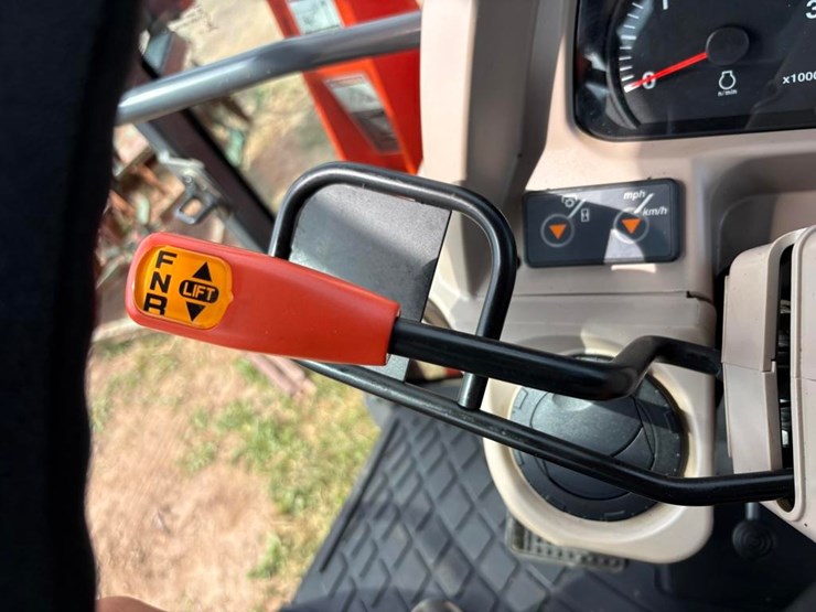 2022-kubota-m7060-image-29