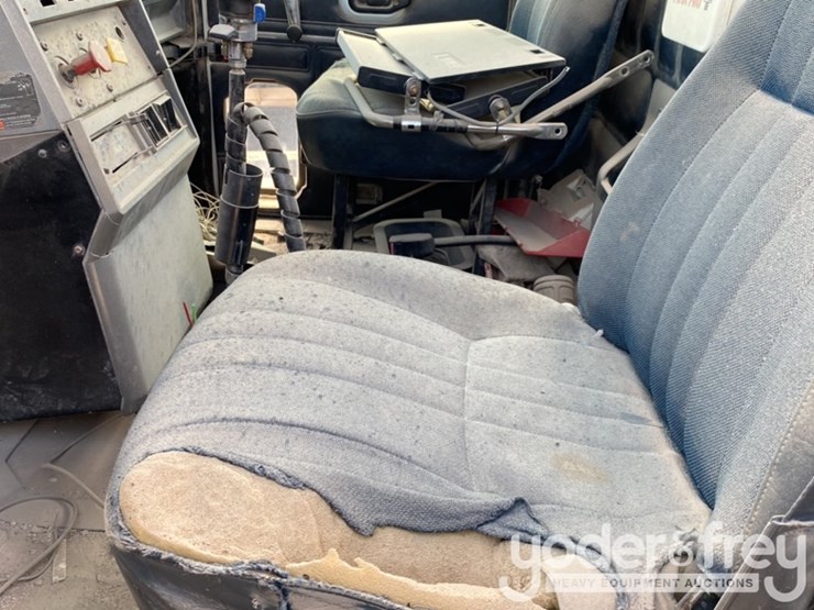 2000-mack-ch613-image-25