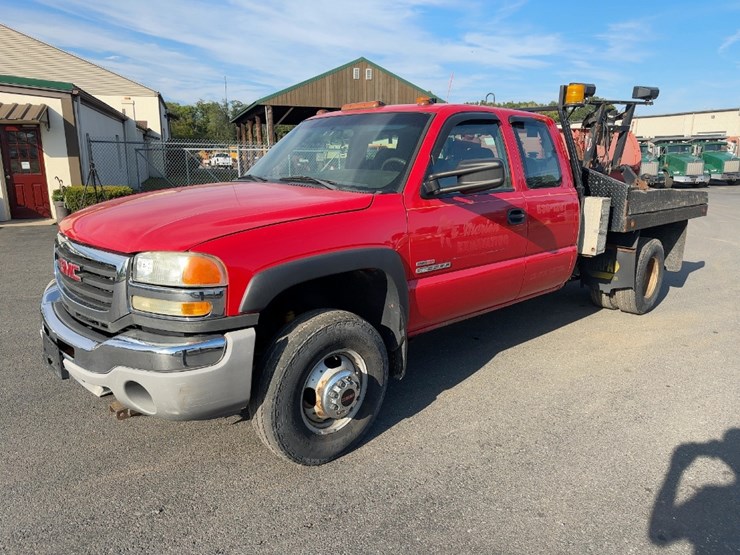 2004-gmc-3500-image-1