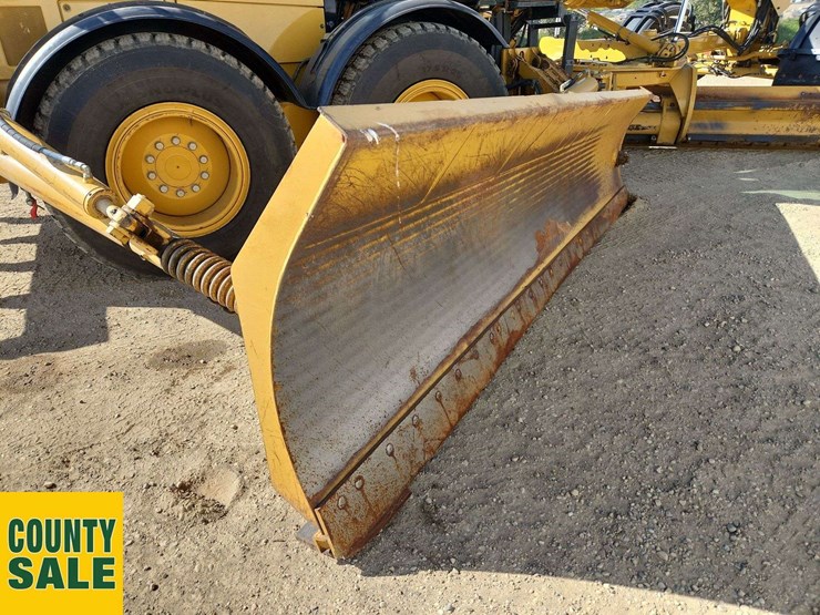 2020-caterpillar-150-awd-image-35