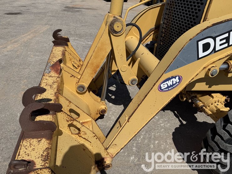 johndeere-210le-image-13