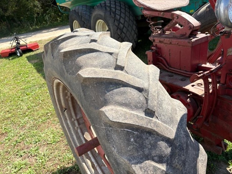 farmall-350-lp-gas-row-crop-tractor-image-7