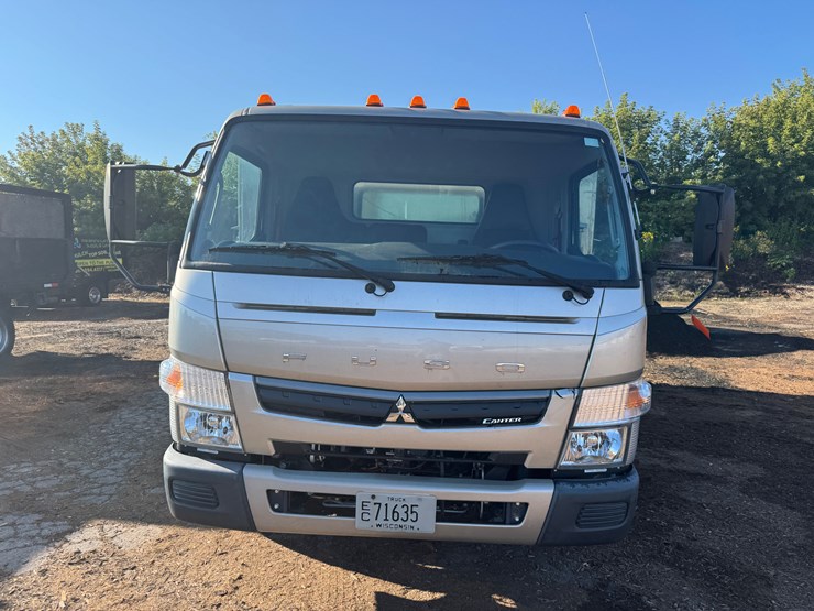 #3240-•-2020-mitsubishi-fuso-canter-truck-(has-wi-title)-(waukesha,-wi)-image-2