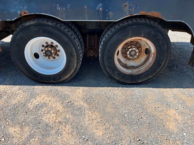 2001-mack-ch613-image-19