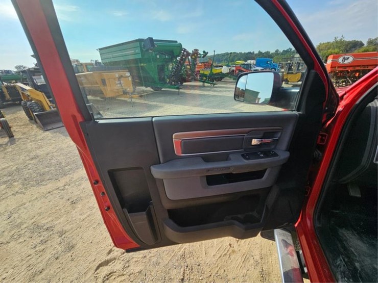 2017-dodge-ram-5500-image-38