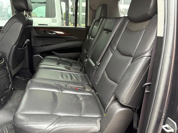 2017-cadillac-escalade-image-14