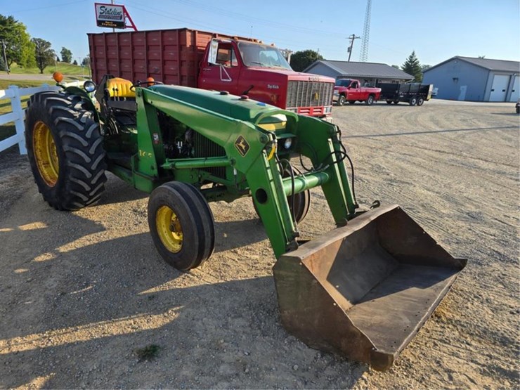 john-deere-2440-image-9