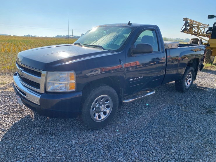 2010-chevy-silverado-image-2