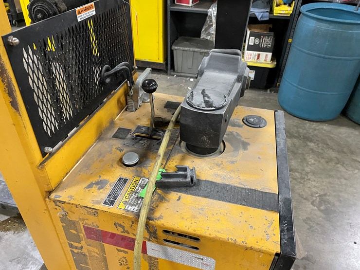 #8011-•-big-joe-electric-walk-behind-forklift-image-4