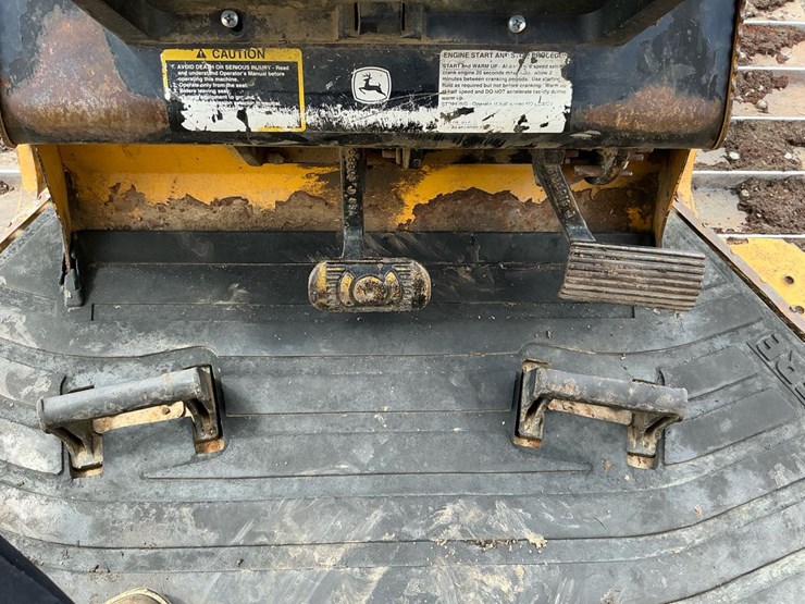 2002-deere-700h-image-59