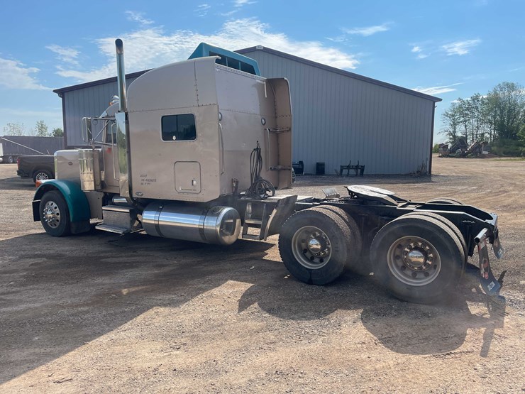 2004-peterbilt-379-image-3