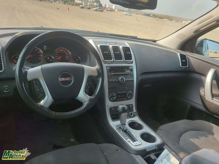 2011-gmc-acadia-image-13