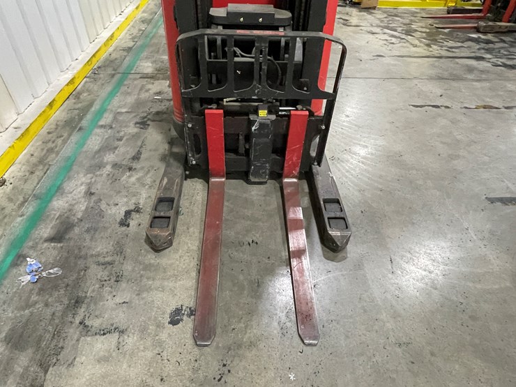 #7153-•-raymond-electric-forklift-image-10