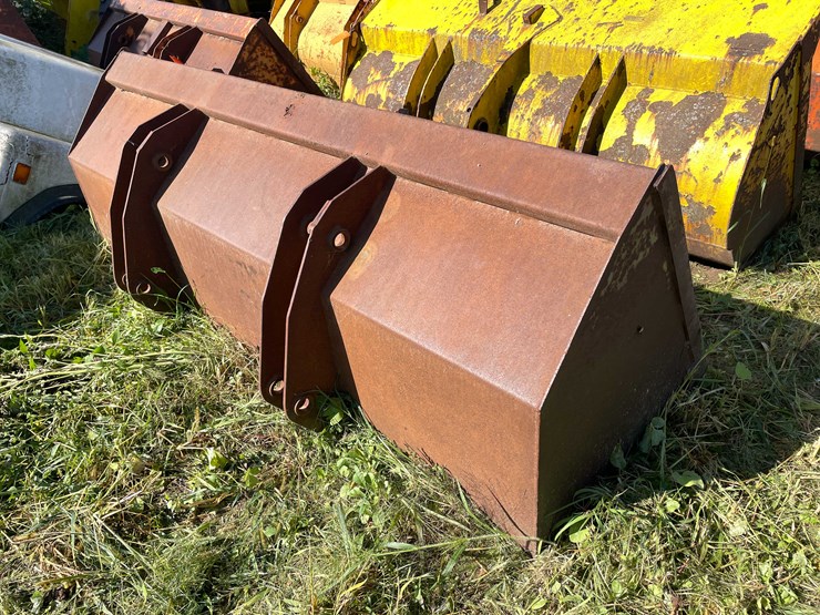 #1148-•-front-loader-bucket-attachment-image-5