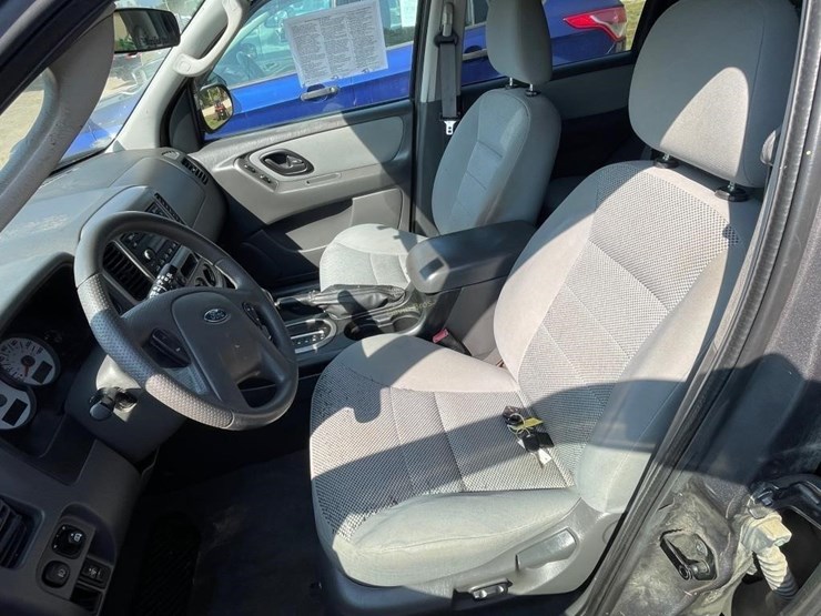 2005-ford-escape-image-10