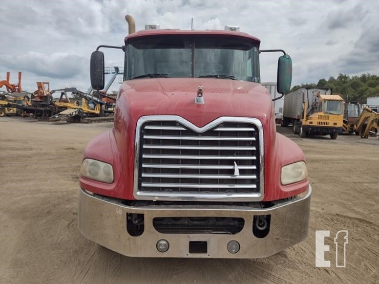 2012-mack-pinnacle-cxu613-image-2