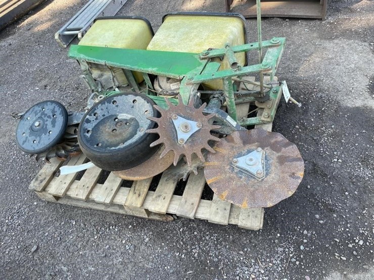 john-deere-7000-image-1