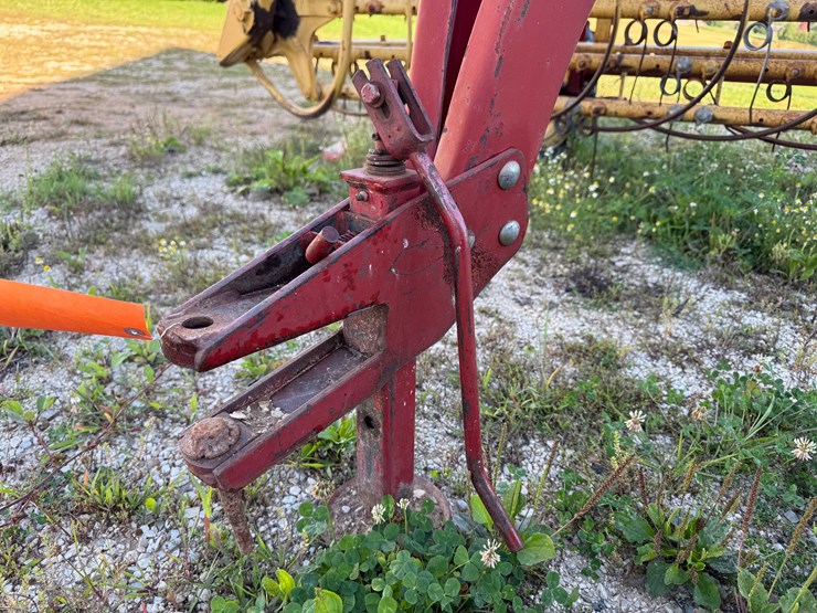 new-holland-258-image-8