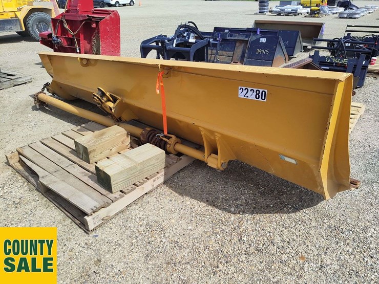 2015-caterpillar-160m-awd-image-57