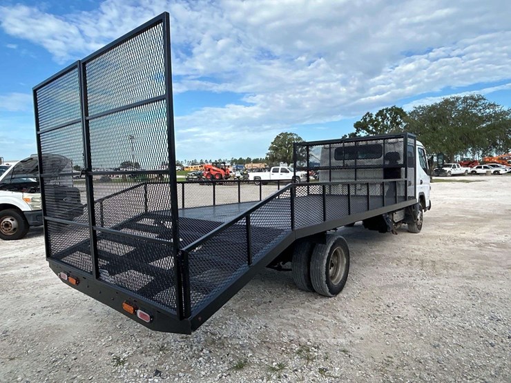 2013-mitsubishi-fuso-fec72w-image-3
