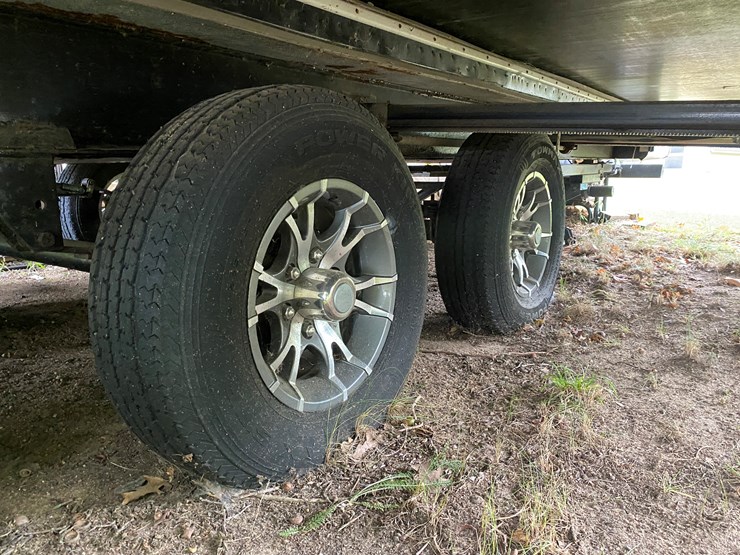 #3300-•-2012-north-trail-caliber-26lrss-camper-(has-mi-title)-(three-lakes,-wi)-image-24