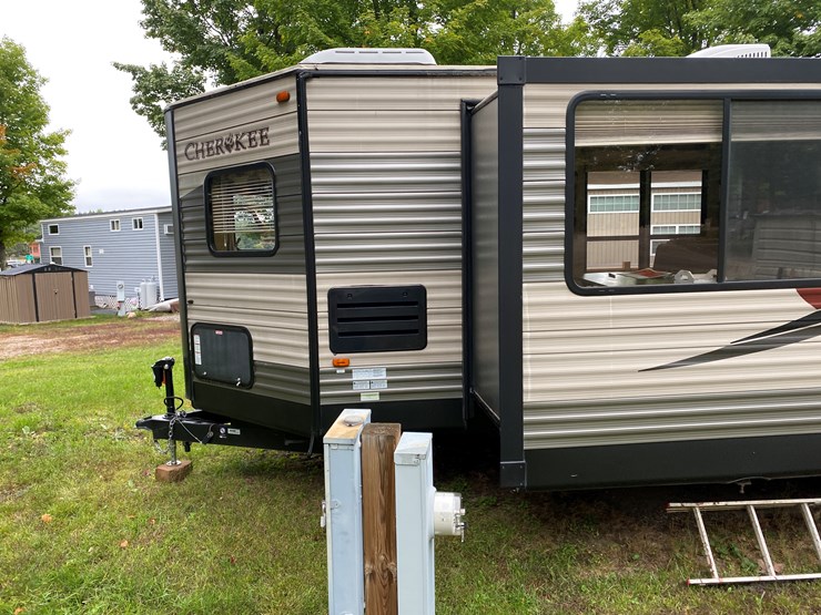 #3304-•-2016-cherokee-limited-274vfk-camper-(has-wi-title)-(three-lakes,-wi)-image-9