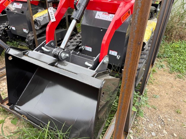 agt-ysrt14-stand-on-skid-loader-image-3