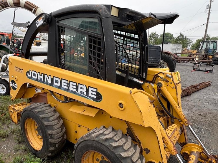 2000-john-deere-240-image-5