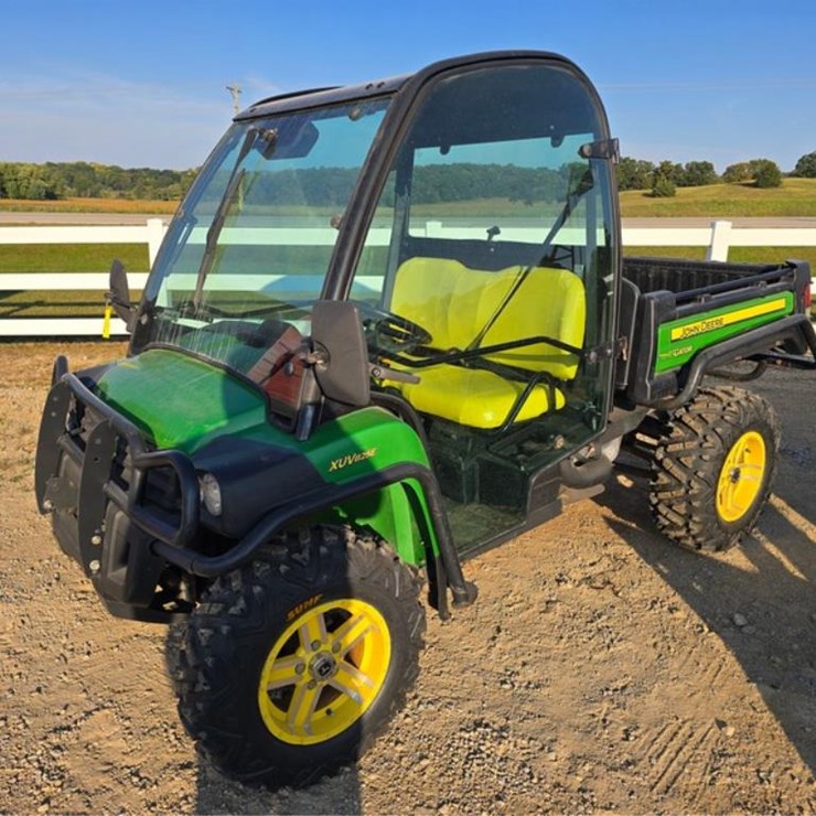 JOHN DEERE GATOR