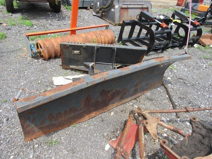 bobcat-72in-skid-steer-snow-plow-image-2