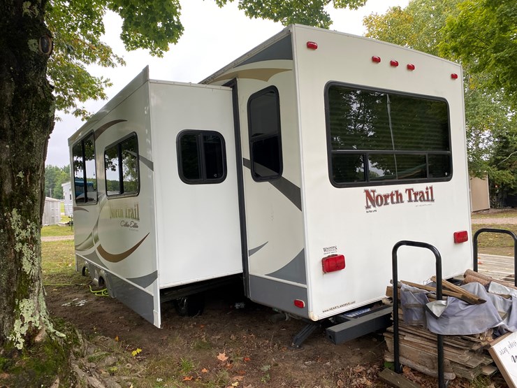 #3300-•-2012-north-trail-caliber-26lrss-camper-(has-mi-title)-(three-lakes,-wi)-image-11