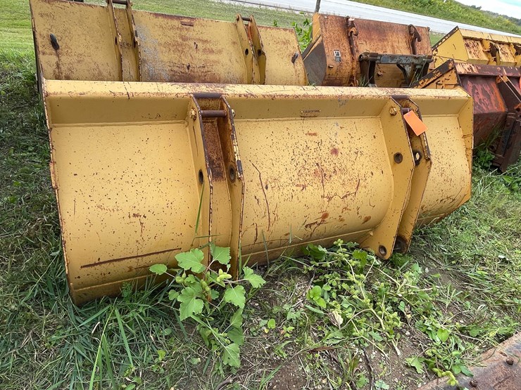 #1143-•-front-loader-bucket-attachment-image-7