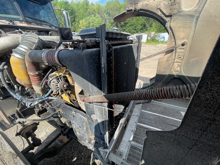 2004-peterbilt-379-image-92