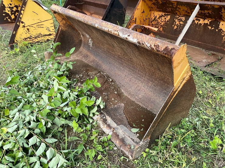 #1145-•-front-loader-bucket-attachment-image-1
