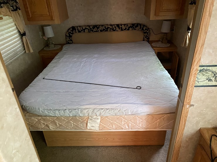 #3302-•-2004-k2-incorporated-sportsman-3803-camper-has-wi-title-(three-lakes,-wi)-image-12